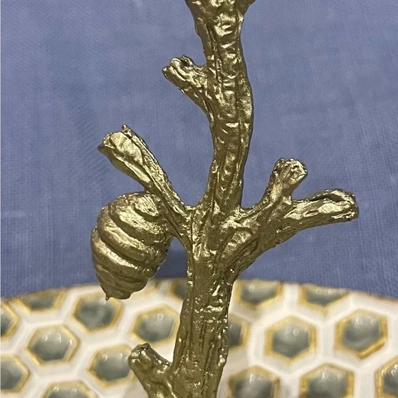 Honeycomb Plate Ring Holder with Bee & Hive - Picture 5 of 14